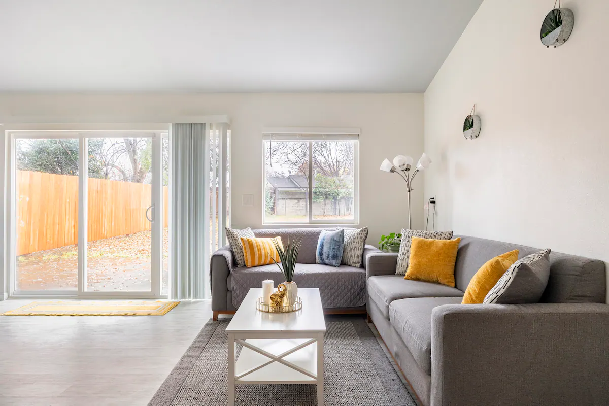 Meaningful alt text for an image that is not purely decorative